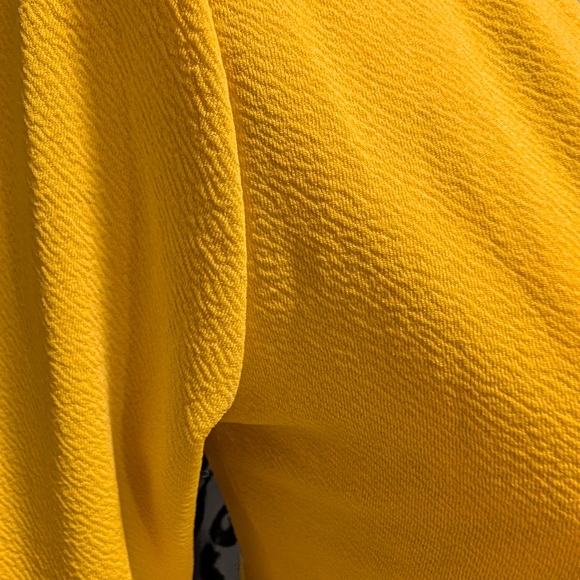 Set Of 2 Bell Sleeve V Neck Crop Tops- Red And Yellow Size Small - Picture 4 of 5